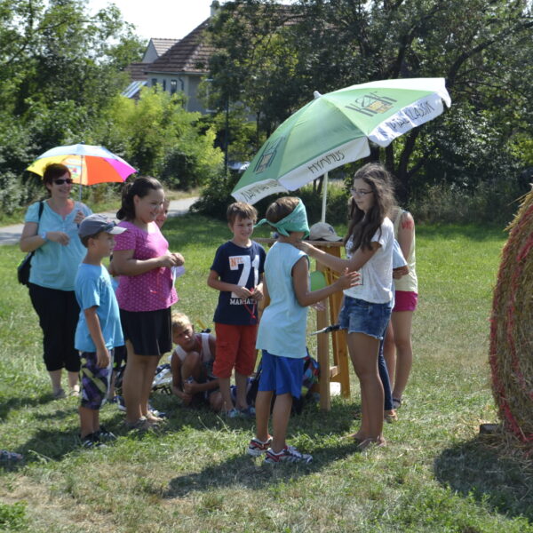 Begeisterte Kinder beim Ferienspiel in Engabrunn
