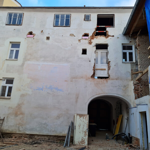 Das Multifunktionszentrum Groß Gerungs zeigt, wie Vision nachhaltige Entwicklung schafft: Revitalisierung, Nahversorgung und Gemeinschaft beleben den Ortskern für die Zukunft.