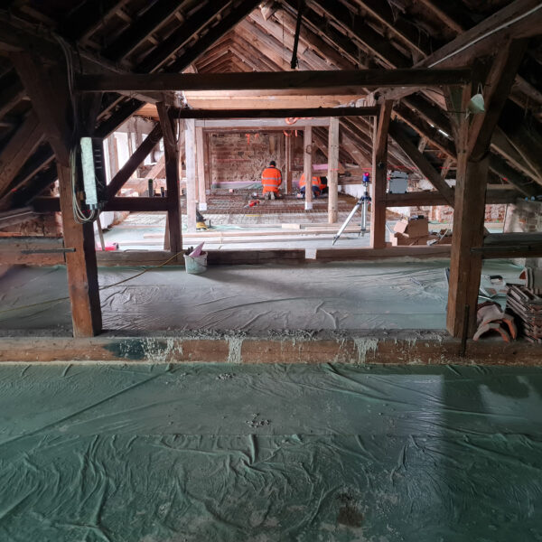 Das Multifunktionszentrum Groß Gerungs zeigt, wie Vision nachhaltige Entwicklung schafft: Revitalisierung, Nahversorgung und Gemeinschaft beleben den Ortskern für die Zukunft.