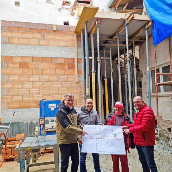 Das Multifunktionszentrum Groß Gerungs zeigt, wie Vision nachhaltige Entwicklung schafft: Revitalisierung, Nahversorgung und Gemeinschaft beleben den Ortskern für die Zukunft.