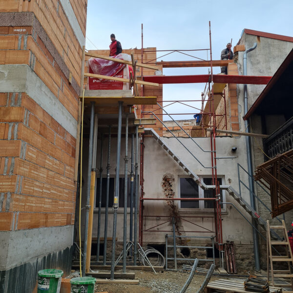 Das Multifunktionszentrum Groß Gerungs zeigt, wie Vision nachhaltige Entwicklung schafft: Revitalisierung, Nahversorgung und Gemeinschaft beleben den Ortskern für die Zukunft.