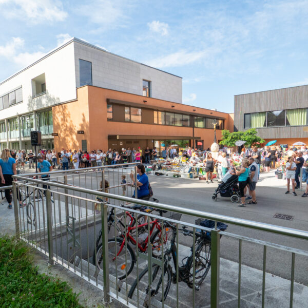 Der Kirchenplatz wurde ebenfalls in das Gesamtkonzept einbezogen.
