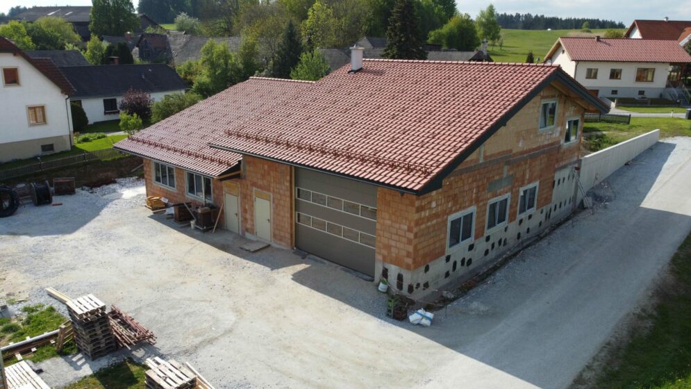 Im Zentrum der Dorferneuerung in Lichtenau stehen die Dorfhäuser – nicht nur architektonische Wahrzeichen, sondern auch pulsierende Treffpunkte, an denen Ideen wachsen, Tradition gepflegt und Zukunft gestaltet wird.