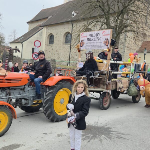Mit vielen Aktivitäten und Festen, wie beispielsweise dem Fasching im Zentrum, wird der Ortskern belebt.