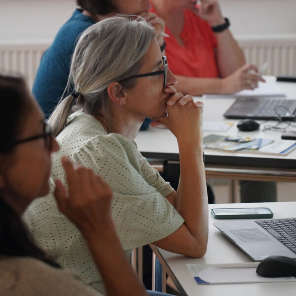 Die Frage „Wie kann Künstliche Intelligenz den Gemeindealltag sinnvoll unterstützen?“ stand im Mittelpunkt der ersten Digi-Schmiede in der Kleinregion Mostviertel Ursprung, die in Zusammenarbeit mit der NÖ Dorf- und Stadterneuerung am Gemeindeamt Haidershofen organisiert wurde.