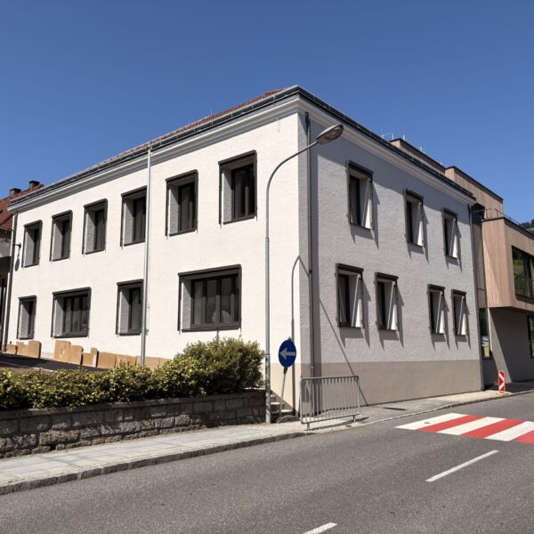 Am ehemaligen Gemeindeamt wurde der neue kindergarten angebaut.