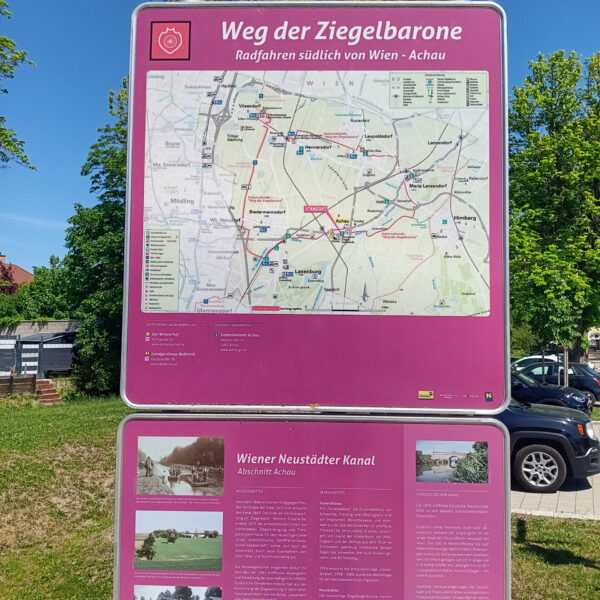 Infotafel entlang des Weges der Ziegelbarone