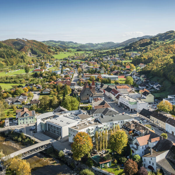 Luftbildaufnahme von Rabenstein an der Pielach