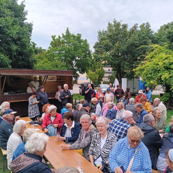 Die Dorf- und Stadterneuerung unterstützt die Kernteams der Stadtteile Spratzern, St. Georgen, Wagram und Harland bei ihren Sitzungen durch Moderation und Projektmanagement.