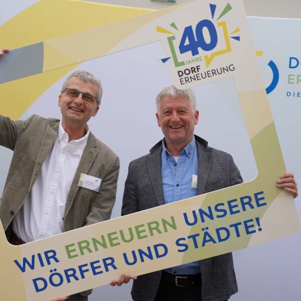 Vertreterinnen und Vertreter der Gemeinden und Vereine in Niederösterreich beim 40-Jahre-Fest der Dorf- & Stadterneuerung auf Schloss Luberegg