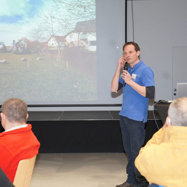 Im Dorfzentrum Klein-Meiseldorf wurde engagiert über Chancen und Herausforderungen der Dorf- & Stadterneuerung diskutiert – und lebhaft Ideen ausgetauscht.