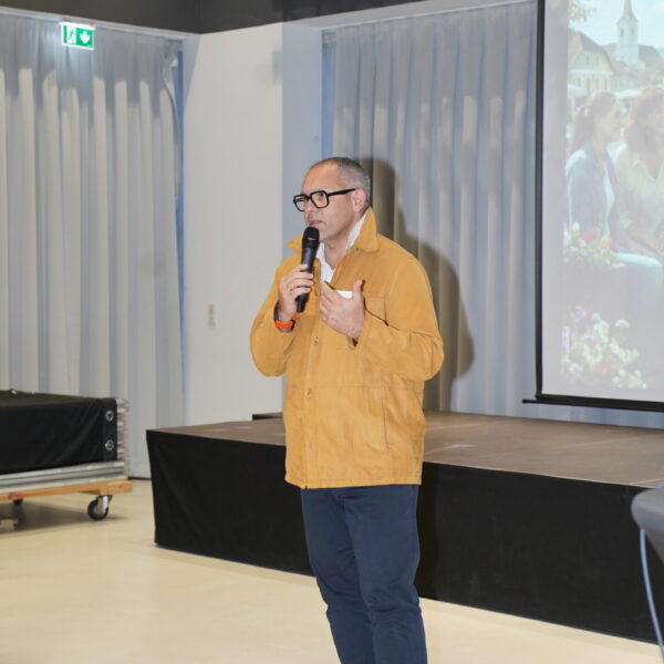 Im Dorfzentrum Klein-Meiseldorf wurde engagiert über Chancen und Herausforderungen der Dorf- & Stadterneuerung diskutiert – und lebhaft Ideen ausgetauscht.