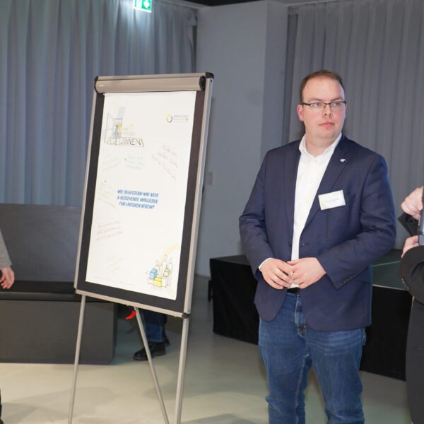 Im Dorfzentrum Klein-Meiseldorf wurde engagiert über Chancen und Herausforderungen der Dorf- & Stadterneuerung diskutiert – und lebhaft Ideen ausgetauscht.