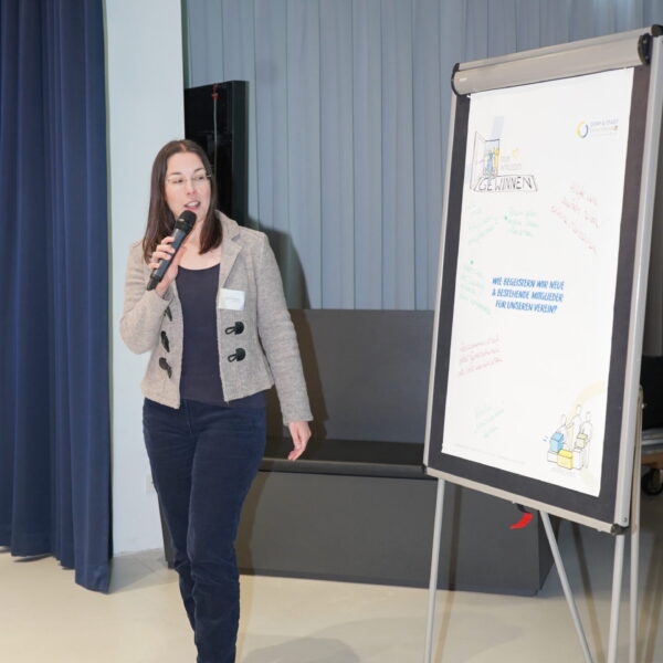 Im Dorfzentrum Klein-Meiseldorf wurde engagiert über Chancen und Herausforderungen der Dorf- & Stadterneuerung diskutiert – und lebhaft Ideen ausgetauscht.