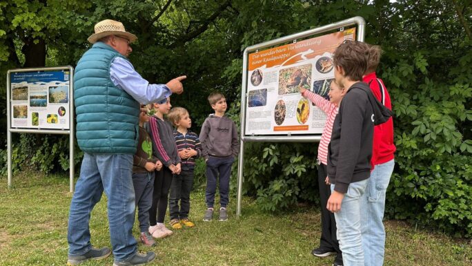 Mit dem Biodiversitätslehrpfad wurde ein kindergerechter Naturweg mit Freiluftklasse geschaffen.