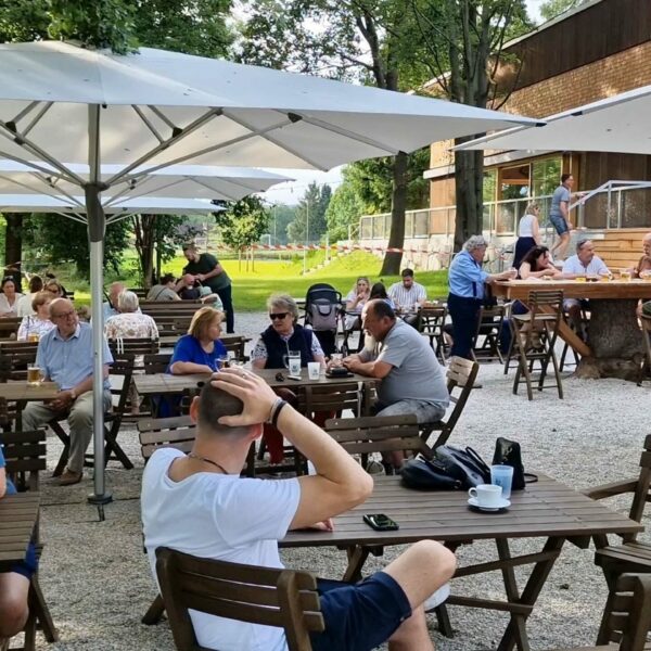 Das neue Flusshaus an der Pielach ist Teil eines Hochwasserschutz- und Renaturierungsprojekts und wird als Treffpunkt für diverse Vereine vielfältig genutzt.