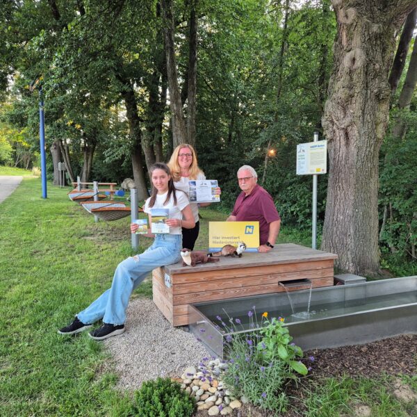 Erlebnis pur am Weg „Frëttchen Fit“ – interaktive Stationen, Bewegung und spannende Einblicke in die Geschichte von Frättingsdorf für Groß und Klein.