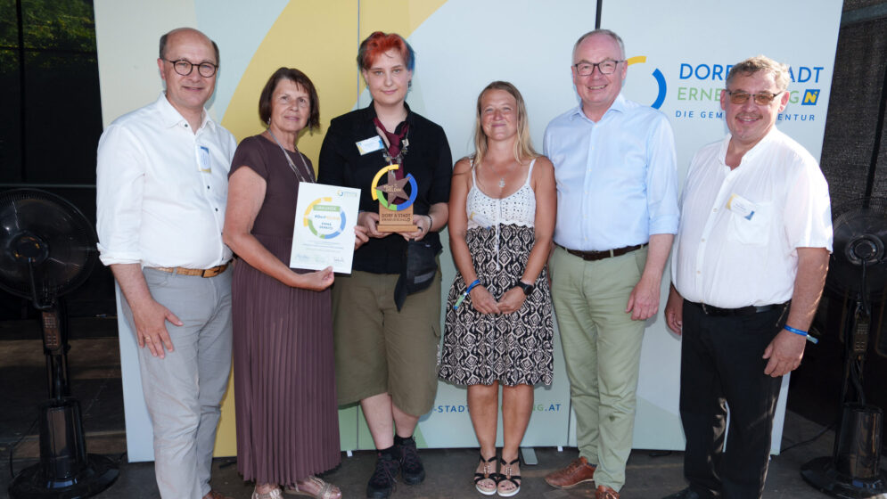 In Höflein wurden mehr als 100 Dorfheldinnen und Dorfhelden aus ganz Niederösterreich mit einer Trophäe ausgezeichnet.