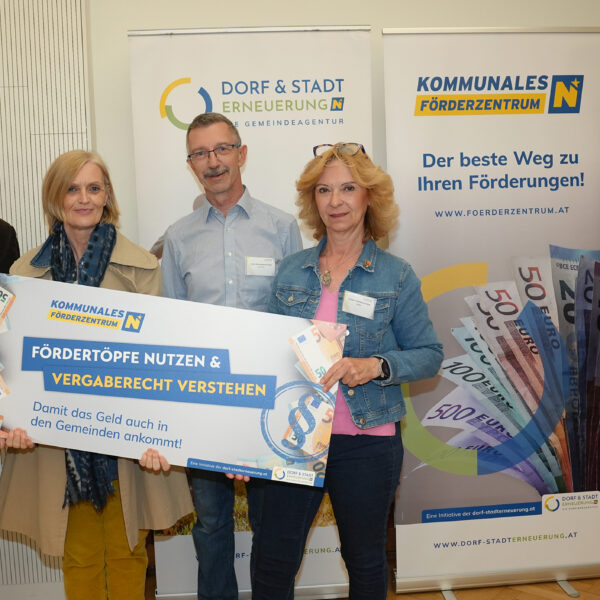 Aktuelle Fördermöglichkeiten und rechtskonforme Beschaffungsprozesse wurden in Pfaffstetten von Gemeindevertreterinnen und Gemeindevertretern mit den Expertinnen und Experten intensiv diskutiert.