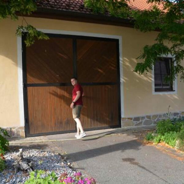 Im Zentrum der Dorferneuerung in Lichtenau stehen die Dorfhäuser – nicht nur architektonische Wahrzeichen, sondern auch pulsierende Treffpunkte, an denen Ideen wachsen, Tradition gepflegt und Zukunft gestaltet wird.