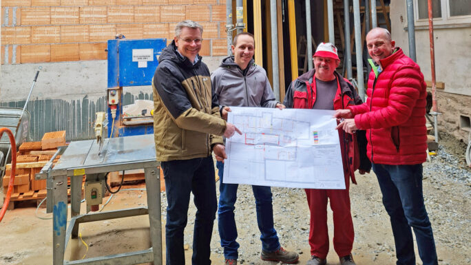 Das Multifunktionszentrum Groß Gerungs zeigt, wie Vision nachhaltige Entwicklung schafft: Revitalisierung, Nahversorgung und Gemeinschaft beleben den Ortskern für die Zukunft.