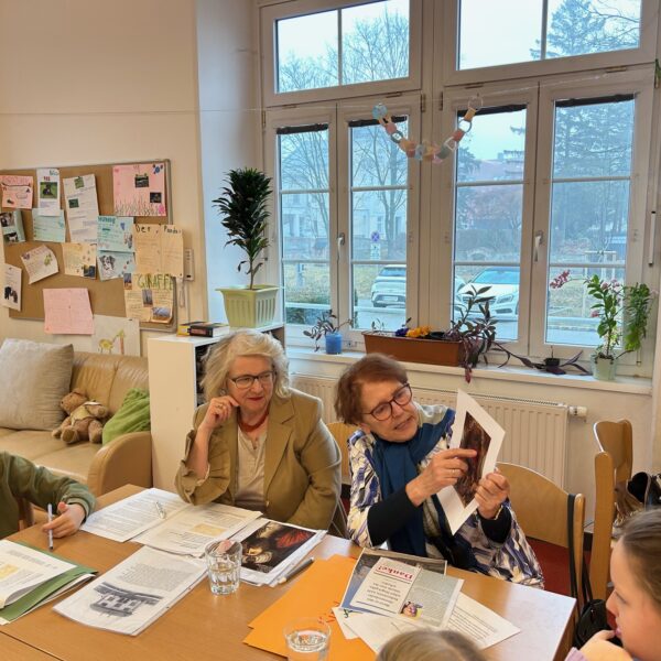 Im Zuge der Leitbilderstellung mit Dorfgesprächen für die Gemeinde Hennersdorf Ende des Jahres 2023 wurde die Idee geboren, solche „Gespräche“ auch mit Kindern abzuhalten, um deren Anliegen und Wünsche festzuhalten.