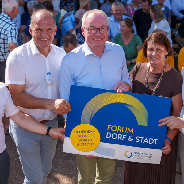 GF Dorf- & Stadterneuerung Johannes wischenbart, Hausherr LAbg. Bgm. Otto auer, LH-Stv. Stephan Pernkopf, Obfrau des Vereins der NÖ dorf- und Stadterneuerung Maria Forstner, Gemeindebundpräsident Johannes Pressl