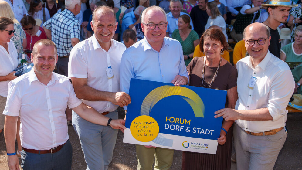 GF Dorf- & Stadterneuerung Johannes wischenbart, Hausherr LAbg. Bgm. Otto auer, LH-Stv. Stephan Pernkopf, Obfrau des Vereins der NÖ dorf- und Stadterneuerung Maria Forstner, Gemeindebundpräsident Johannes Pressl