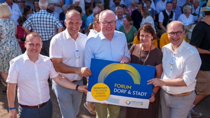 GF Dorf- & Stadterneuerung Johannes wischenbart, Hausherr LAbg. Bgm. Otto auer, LH-Stv. Stephan Pernkopf, Obfrau des Vereins der NÖ dorf- und Stadterneuerung Maria Forstner, Gemeindebundpräsident Johannes Pressl