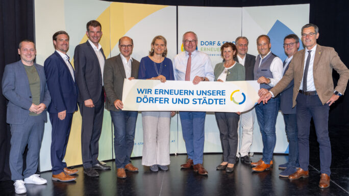 Gut gelaunte Gäste und viel Wissenswertes für die Vertreterinnen und Vertreter der Gemeinden und Vereine zu allen Fragen der Dorf- & Stadterneuerung zeichneten den Stammtisch in Horn (Waldviertel) aus.