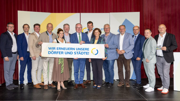 Großes Interesse an den Themen der Dorf- & Stadterneuerung zeigten die Vertreter der Gemeinde und und Vereine im Industrieviertel. die zum Stammtisch nach Reisenberg gekommen waren.