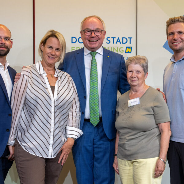 Großes Interesse an den Themen der Dorf- & Stadterneuerung zeigten die Vertreter der Gemeinde und und Vereine im Industrieviertel. die zum Stammtisch nach Reisenberg gekommen waren.
