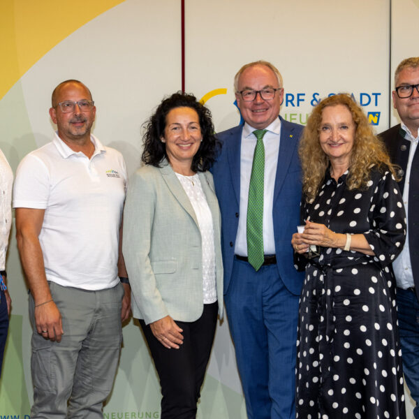Großes Interesse an den Themen der Dorf- & Stadterneuerung zeigten die Vertreter der Gemeinde und und Vereine im Industrieviertel. die zum Stammtisch nach Reisenberg gekommen waren.