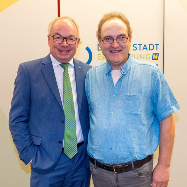 Großes Interesse an den Themen der Dorf- & Stadterneuerung zeigten die Vertreter der Gemeinde und und Vereine im Industrieviertel. die zum Stammtisch nach Reisenberg gekommen waren.