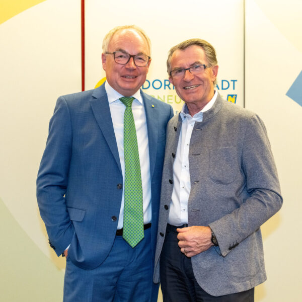 Großes Interesse an den Themen der Dorf- & Stadterneuerung zeigten die Vertreter der Gemeinde und und Vereine im Industrieviertel. die zum Stammtisch nach Reisenberg gekommen waren.