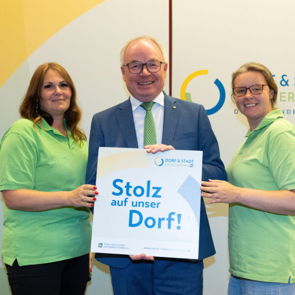 Großes Interesse an den Themen der Dorf- & Stadterneuerung zeigten die Vertreter der Gemeinde und und Vereine im Industrieviertel. die zum Stammtisch nach Reisenberg gekommen waren.