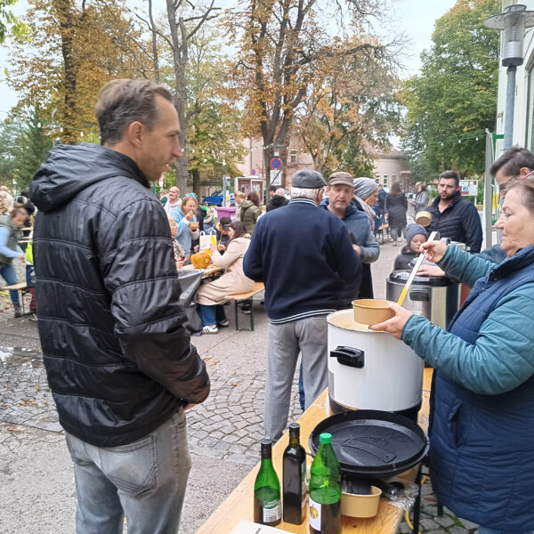 Die Dorf- und Stadterneuerung unterstützt die Kernteams der Stadtteile Spratzern, St. Georgen, Wagram und Harland bei ihren Sitzungen durch Moderation und Projektmanagement.