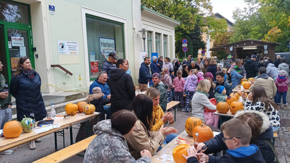 Die Dorf- und Stadterneuerung unterstützt die Kernteams der Stadtteile Spratzern, St. Georgen, Wagram und Harland bei ihren Sitzungen durch Moderation und Projektmanagement.