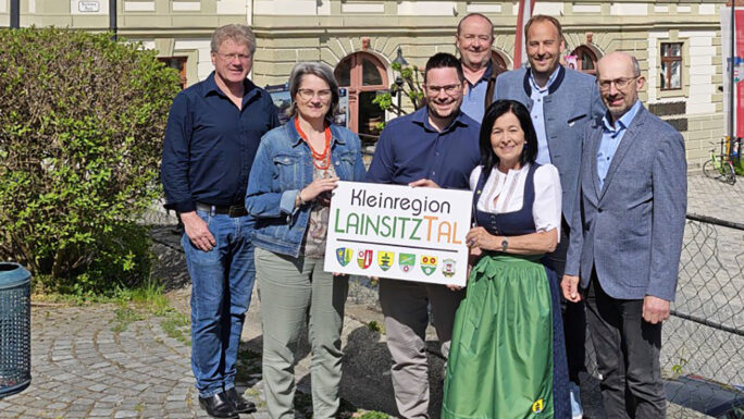 Die Bürgermeisterinnen und Bürgermeister der Kleinregion Lainsitztal mit Regionalberater Philip Braunstein