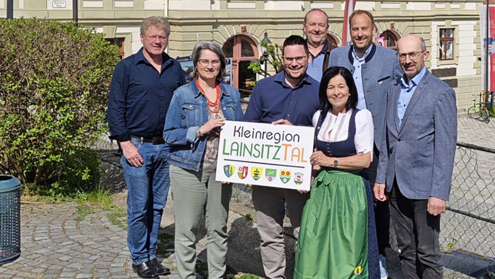 Die Bürgermeisterinnen und Bürgermeister der Kleinregion Lainsitztal mit Regionalberater Philip Braunstein
