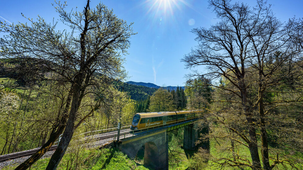 Zugsgarnitur "Himmelstreppe" auf der Mariazellerbahn