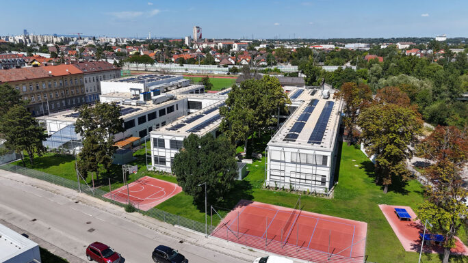 Die Mittelschule in der Schwechater Schmidgasse