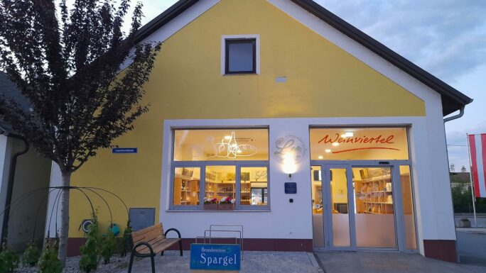 Seit 1996 wird aktiv an den Projekten für das soziale Leben in Ollersdorf gearbeitet. Eine Vielzahl von Projekten zum Thema liebens- und lebenswertes Dorf:wurden umgesetzt.
