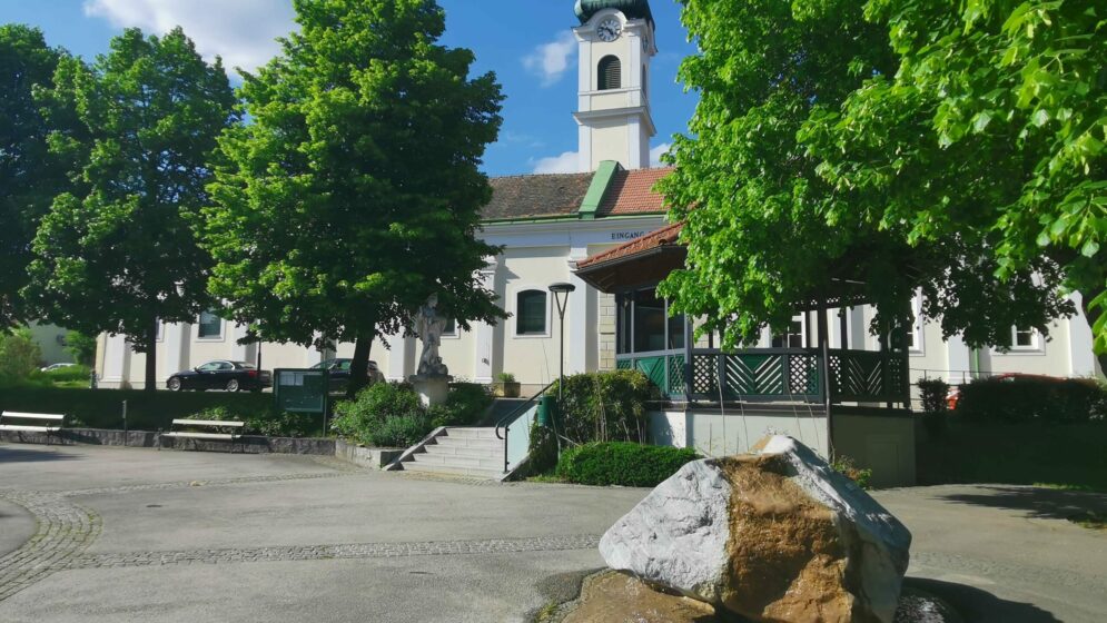Der Fokus der Dorferneuerung in Laab im Walde liegt auf der Zentrumsentwicklung, der Förderung der regionalen Nahversorgung, der Stärkung der sozialen Infrastruktur sowie der Bewahrung von Grünräumen und Lebensqualität.