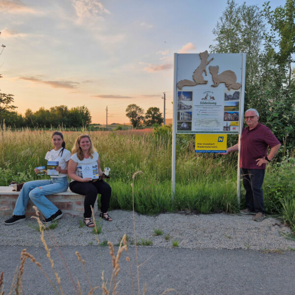 Erlebnis pur am Weg „Frëttchen Fit“ – interaktive Stationen, Bewegung und spannende Einblicke in die Geschichte von Frättingsdorf für Groß und Klein.