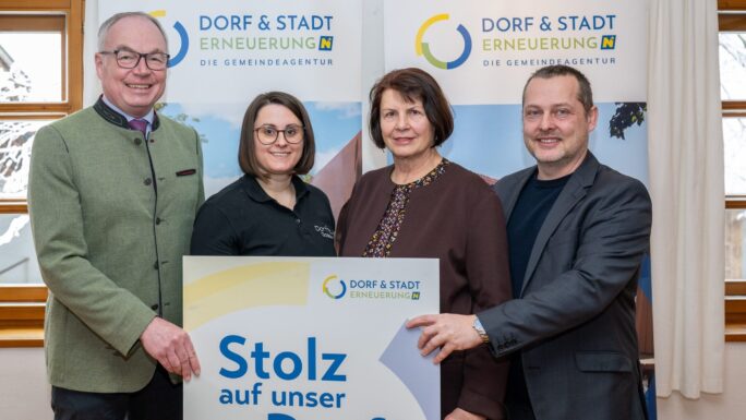 LH-Stv. Stephan Pernkopf, Obfrau Elisabeth Eßbüchl, Dorferneuerungsverein Gossam, , Obfrau Maria Forstner, Verein der NÖ Dorf- und Stadterneuerung, GF Johannes Wischenbart, Dorf- & Stadterneuerung