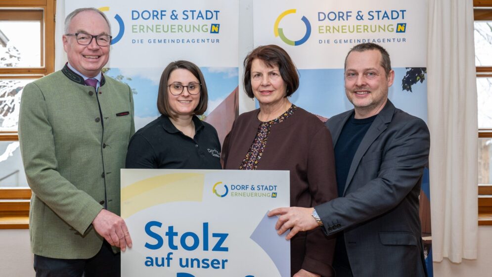LH-Stv. Stephan Pernkopf, Obfrau Elisabeth Eßbüchl, Dorferneuerungsverein Gossam, , Obfrau Maria Forstner, Verein der NÖ Dorf- und Stadterneuerung, GF Johannes Wischenbart, Dorf- & Stadterneuerung