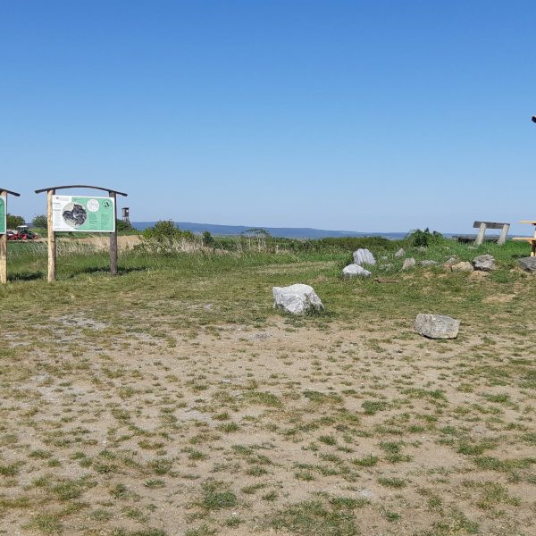 Ein bestehender und ein neuer Rundweg in Priel wurden durch Infotafeln und Ruhemöglichkeiten aufgewertet.