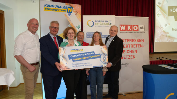Aktuelle Fördermöglichkeiten und rechtskonforme Beschaffungsprozesse wurden in Pfaffstetten von Gemeindevertreterinnen und Gemeindevertretern mit den Expertinnen und Experten intensiv diskutiert.