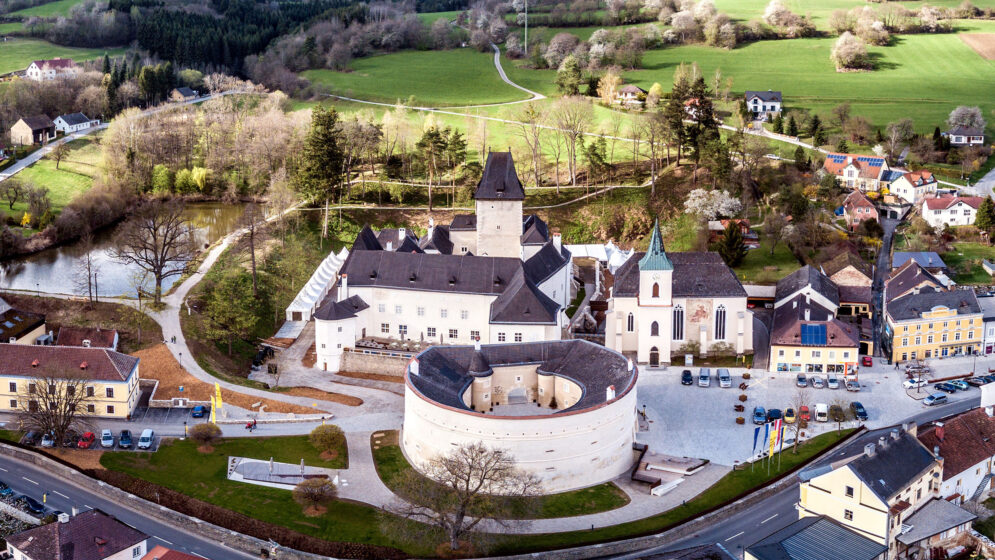 Blick auf das Ortszentrum von Pöggstall von oben
